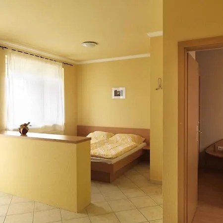 Apartment In 19127 *